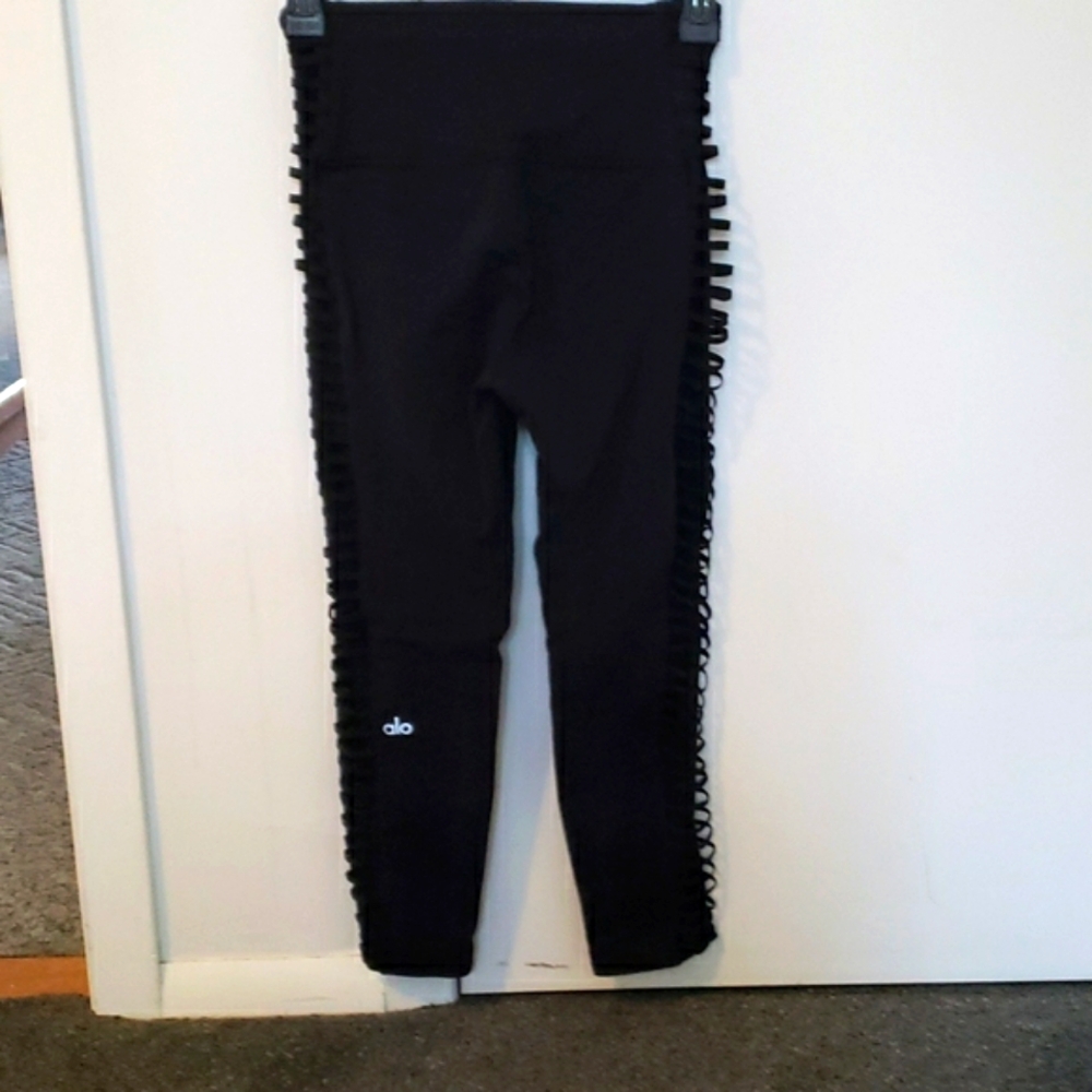 Alo Capris - image 2